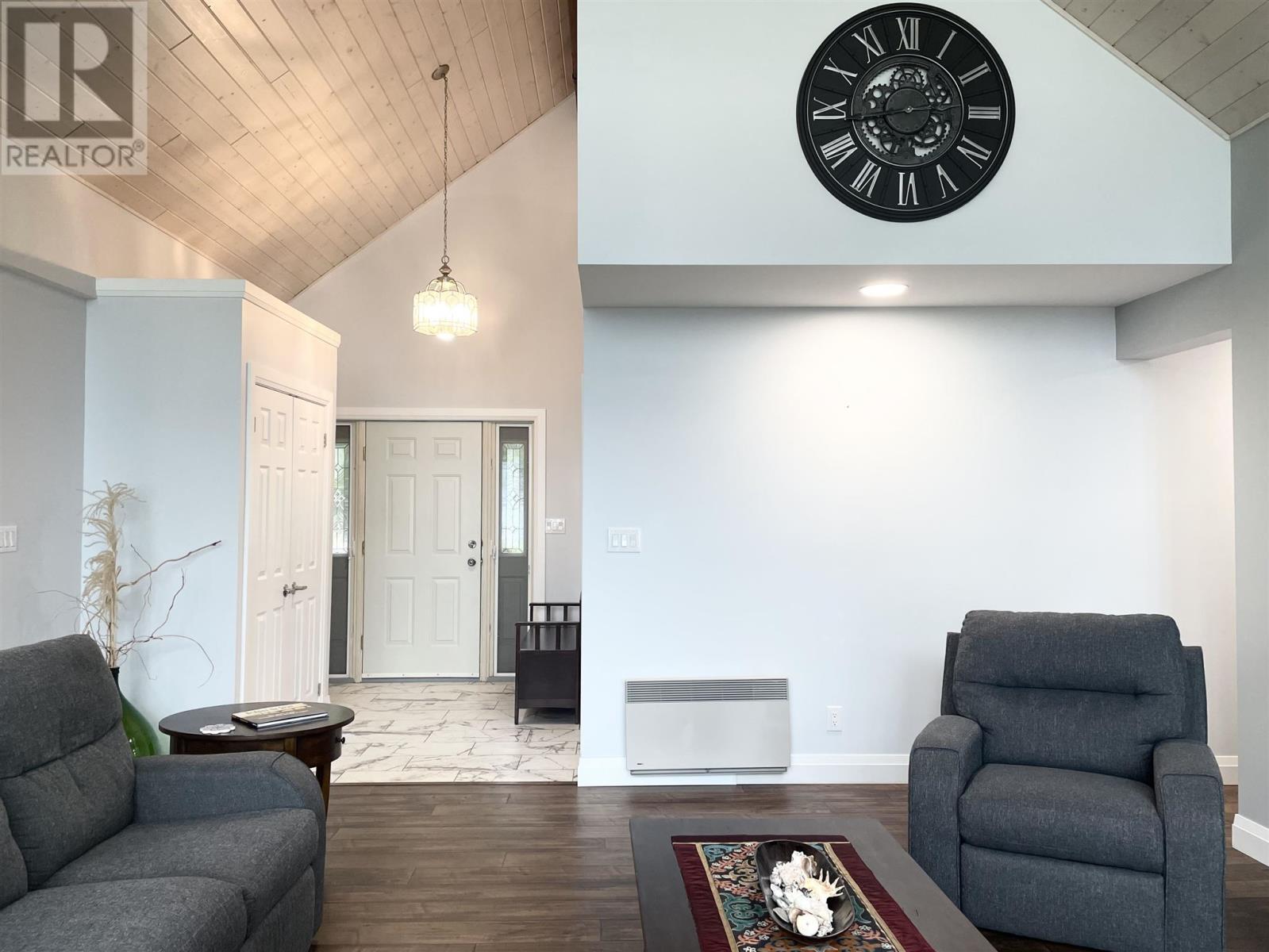 2778 Canoe Point Rd, Hilton Beach, ON - Indoor Photo Showing Living Room