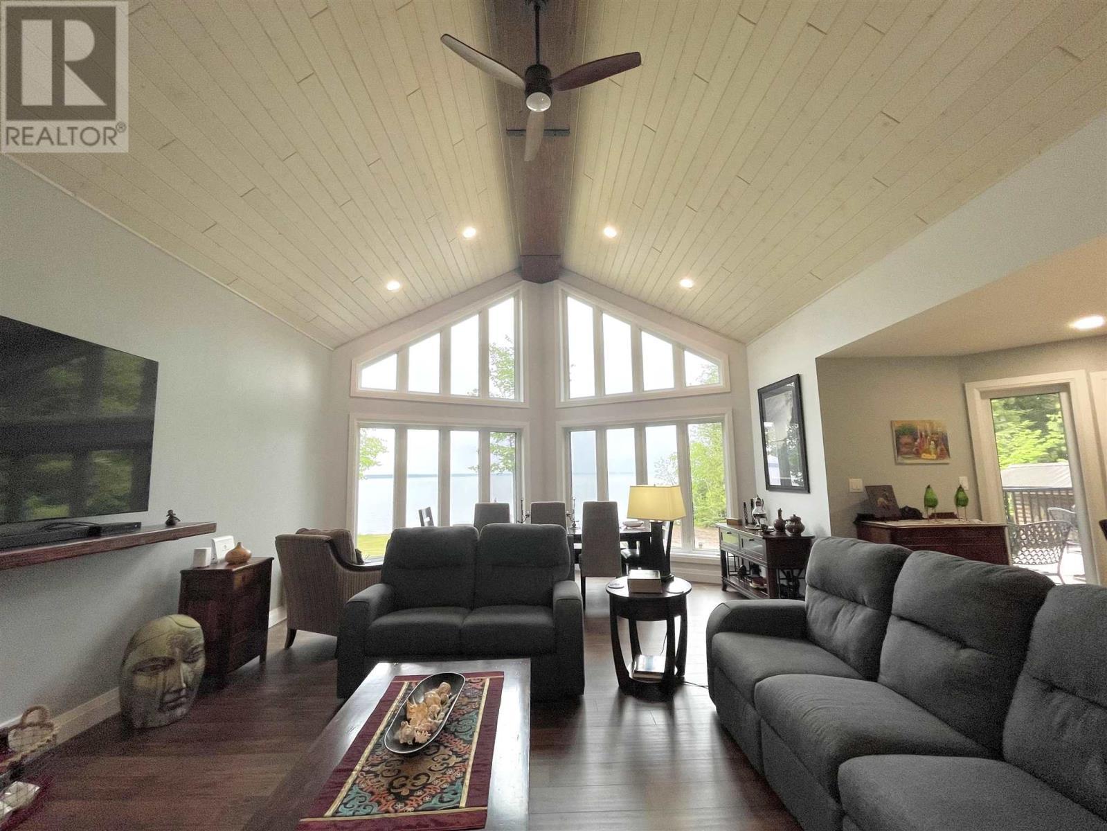 2778 Canoe Point Rd, Hilton Beach, ON - Indoor Photo Showing Living Room