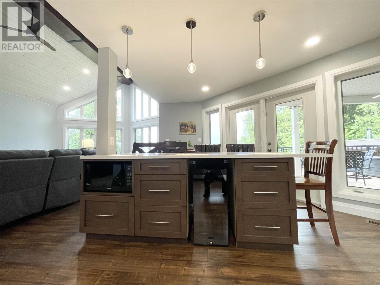 2778 Canoe Point Rd, Hilton Beach, ON - Indoor