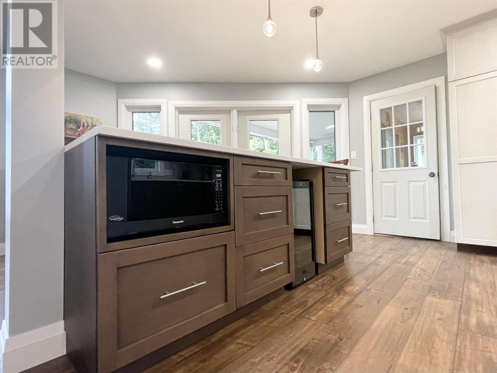 2778 Canoe Point Rd, Hilton Beach, ON - Indoor