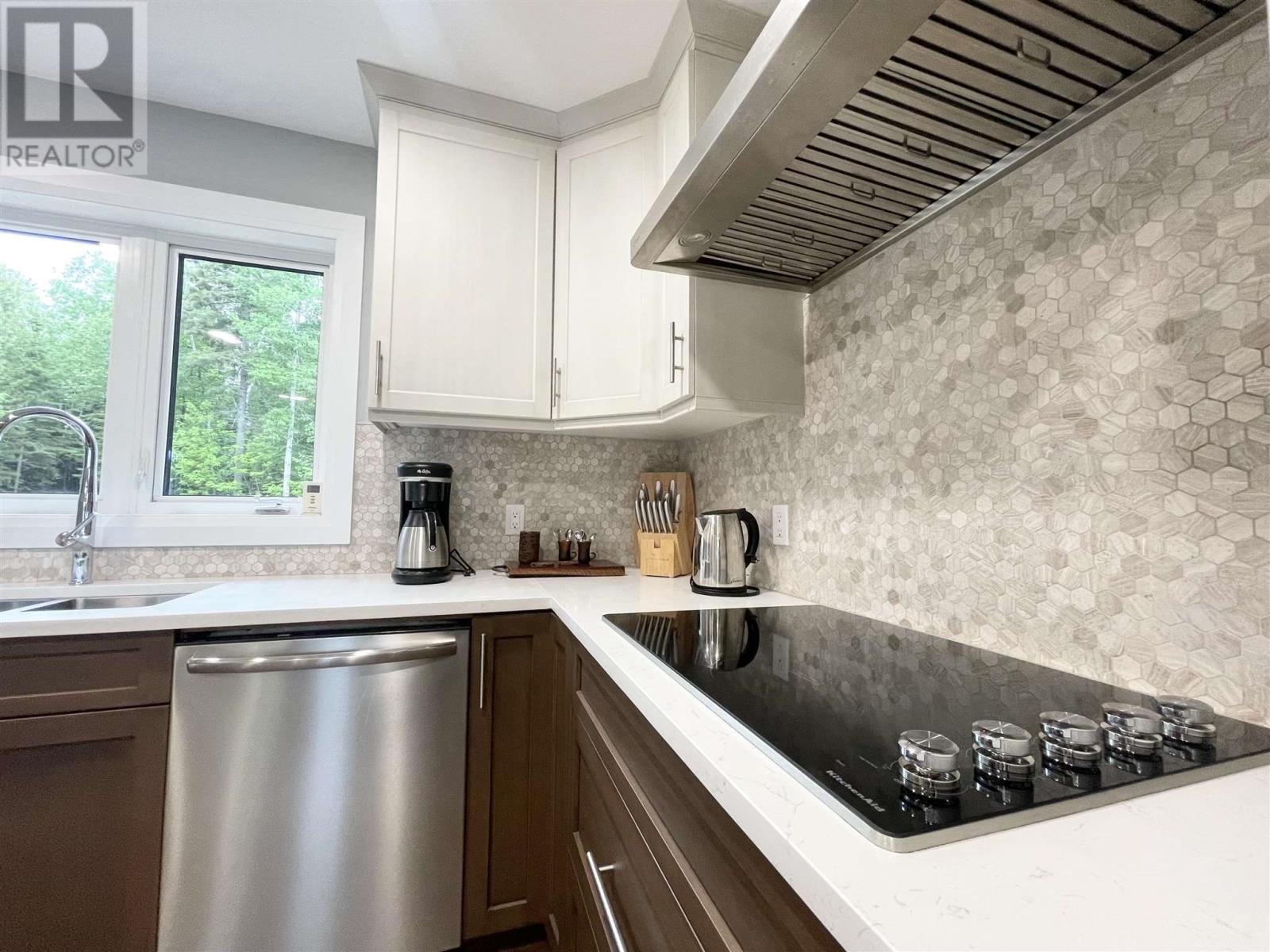 2778 Canoe Point Rd, Hilton Beach, ON - Indoor Photo Showing Kitchen With Upgraded Kitchen