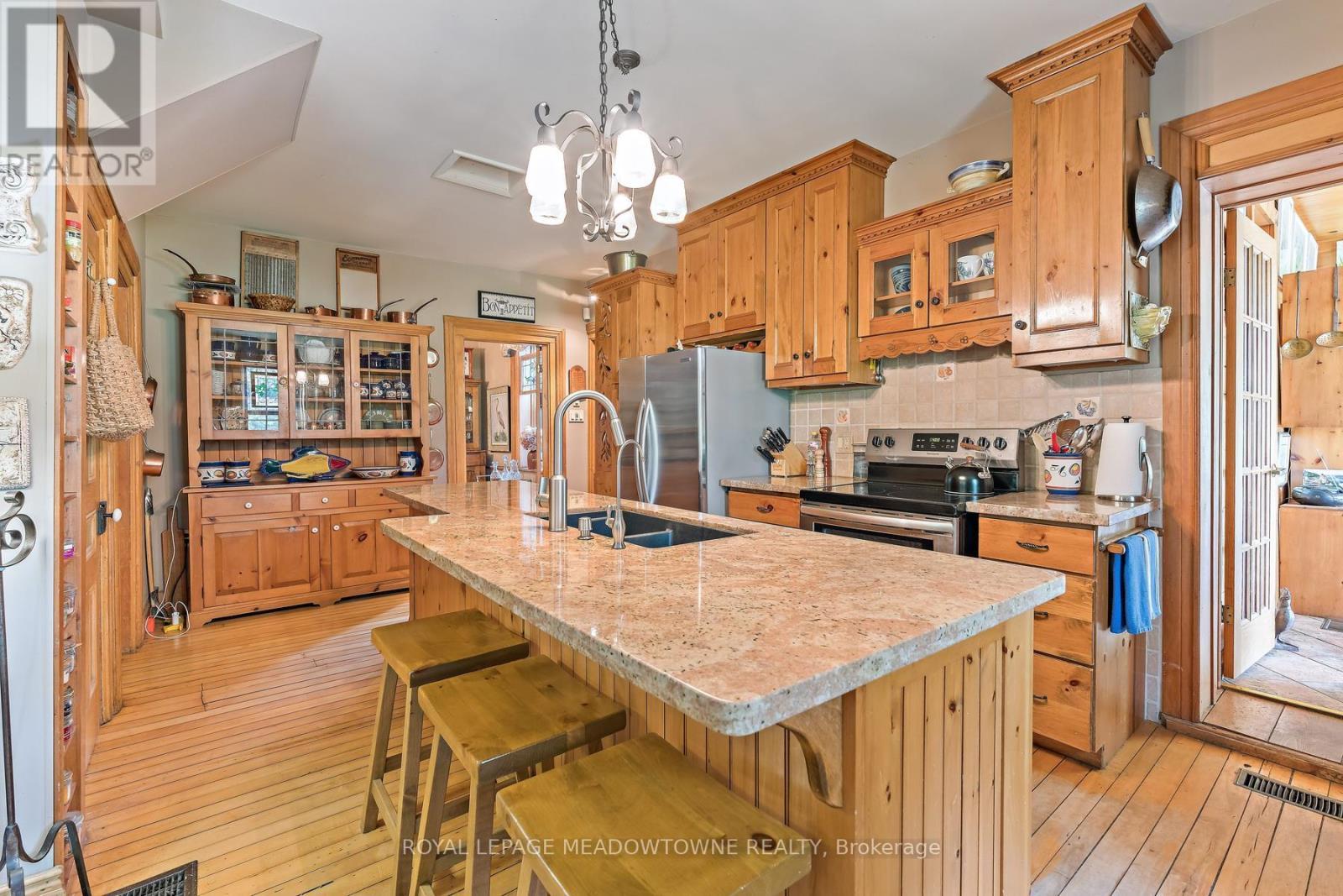 954399 7Th Line Ehs, Mono, ON - Indoor Photo Showing Kitchen With Double Sink