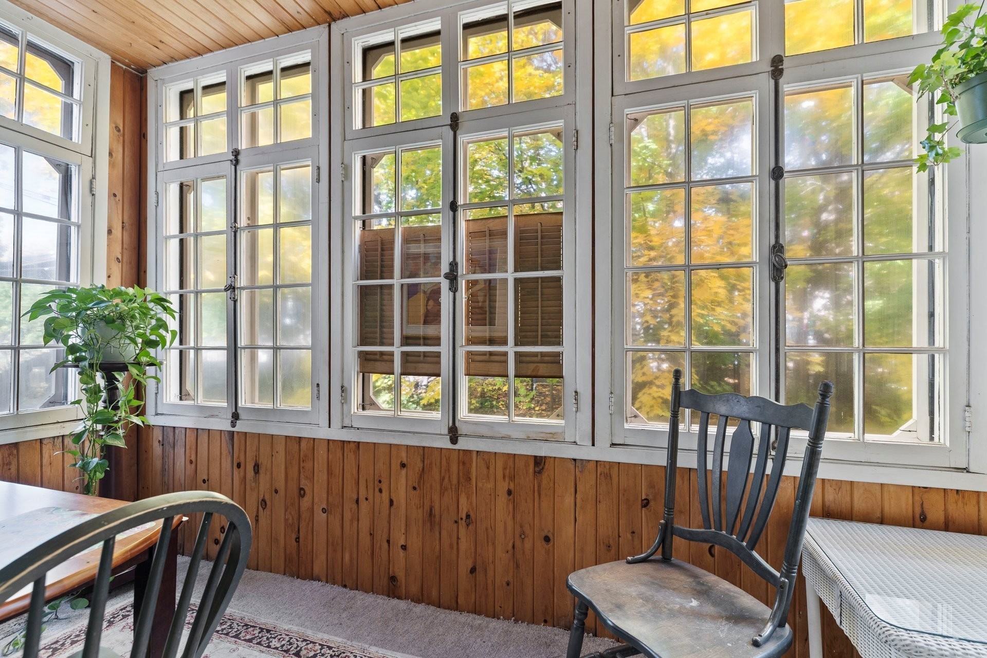 Sun Room - 4805 Av. De Melrose, Montréal (Côte-Des-Neiges/Notre-Dame-De-Grâce), QC