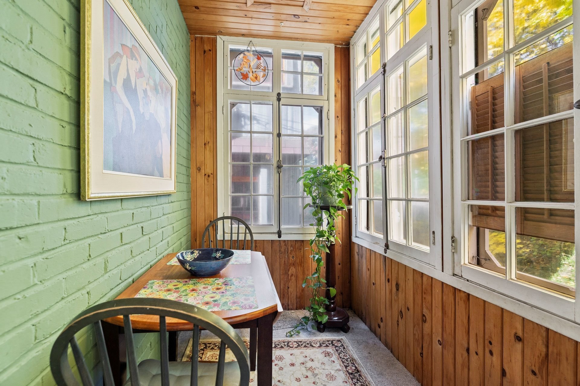 Sun Room - 4805 Av. De Melrose, Montréal (Côte-Des-Neiges/Notre-Dame-De-Grâce), QC
