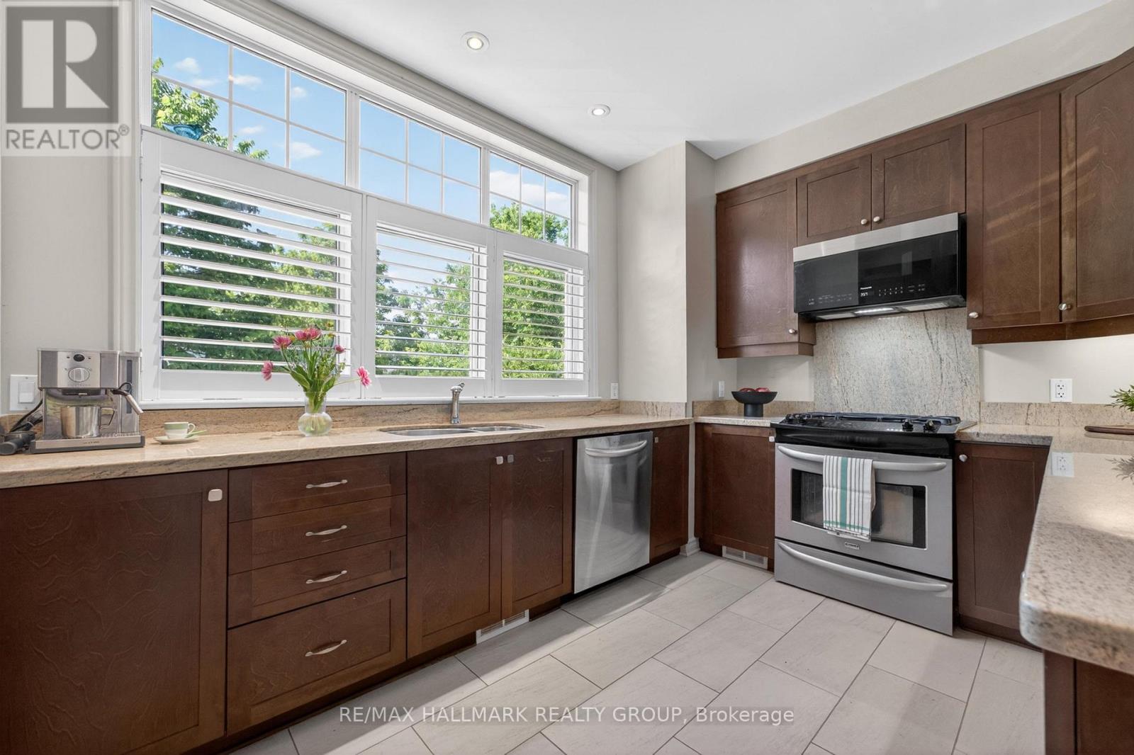 320 Iona Street, Ottawa, ON