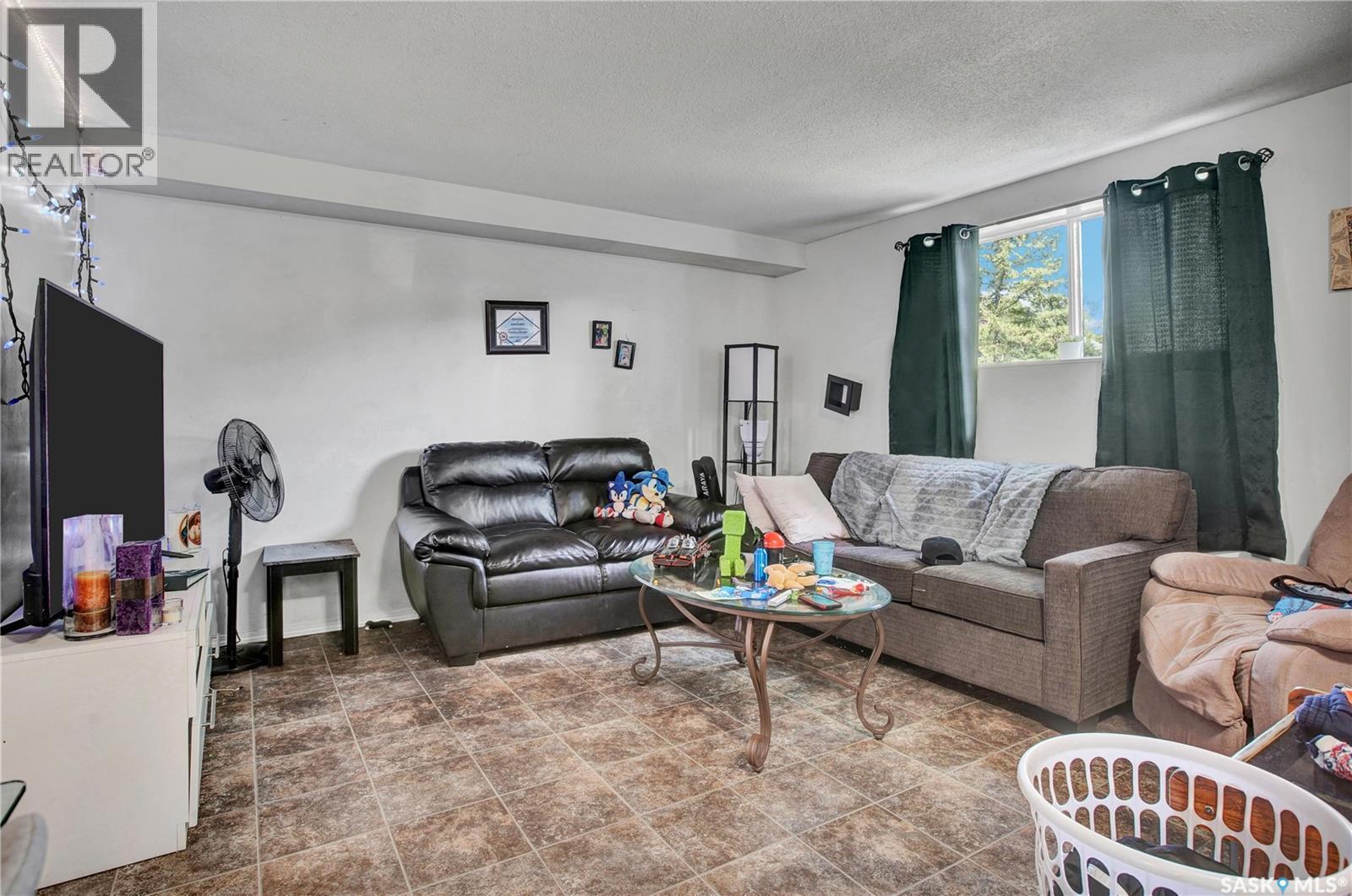 327 S Avenue S, Saskatoon, SK