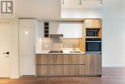 3702 - 319 JARVIS STREET Toronto, ON M5B 0C8