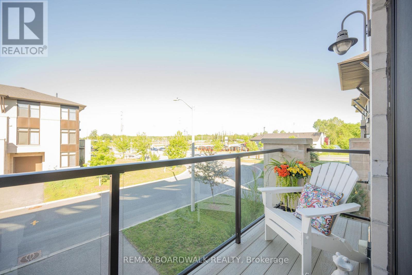 543 Labrador Crescent, Ottawa, ON - Outdoor With Balcony With Exterior