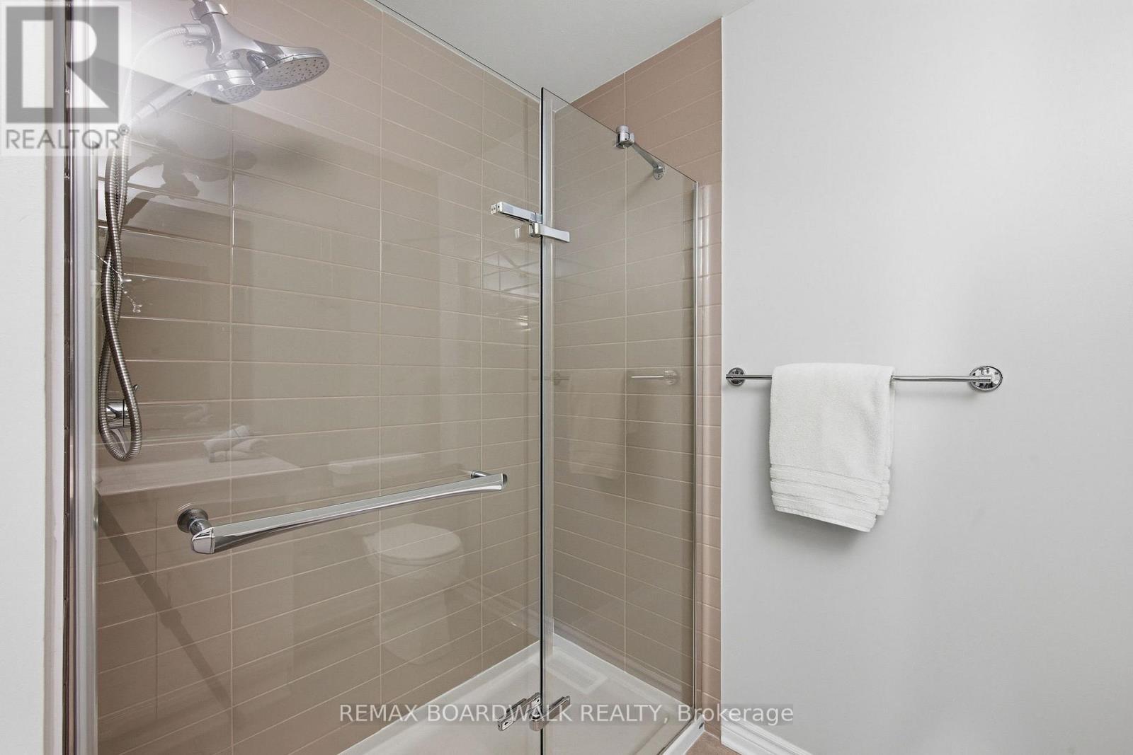 543 Labrador Crescent, Ottawa, ON - Indoor Photo Showing Bathroom