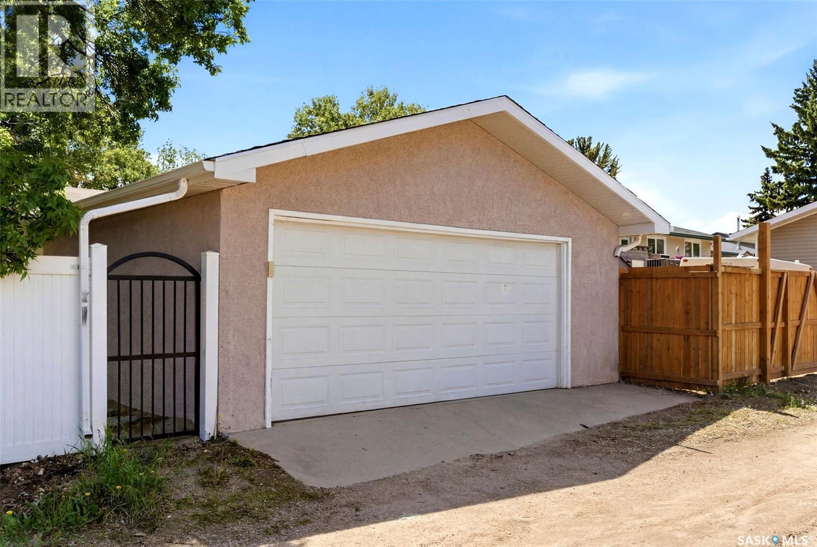 5608 2Nd Avenue N, Regina, SK
