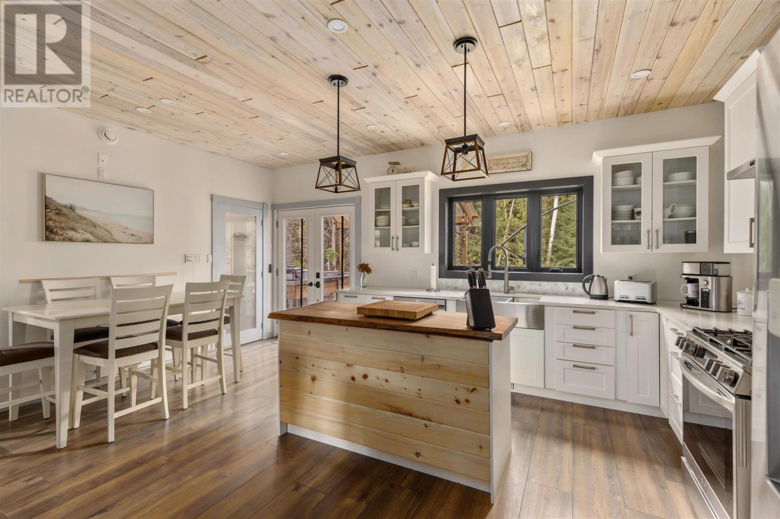 12 Lake Dr, Blind River, ON