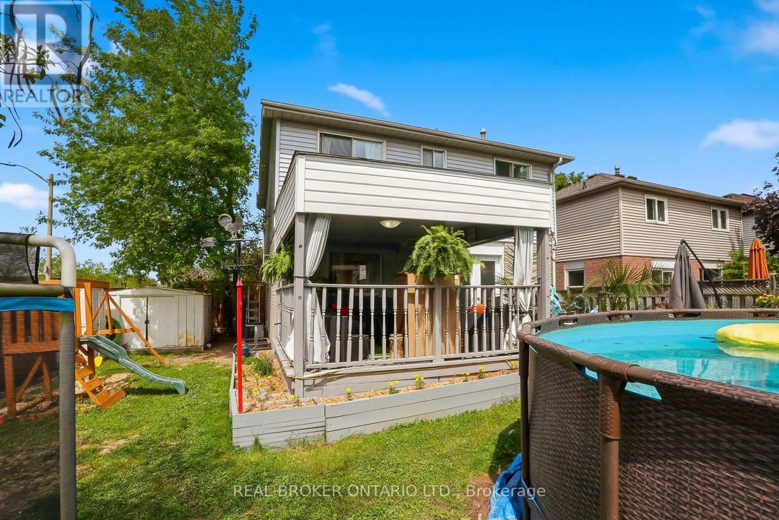 Built in Pergola with surround garden - 3260 Woodcroft Crescent, Burlington, ON