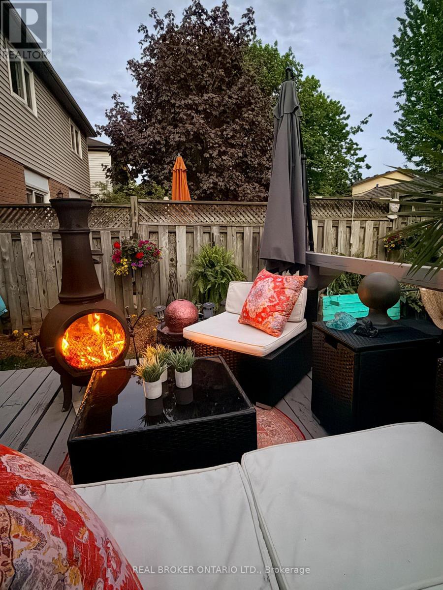Evening fires & ambiance - 3260 Woodcroft Crescent, Burlington, ON