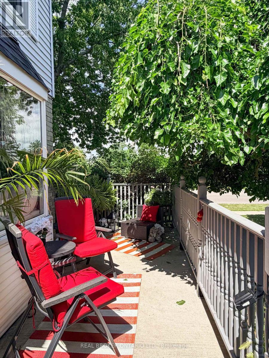 3260 Woodcroft Crescent, Burlington, ON - Outdoor With Deck Patio Veranda