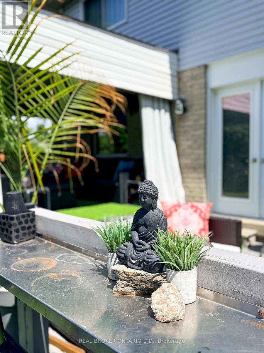 3260 Woodcroft Crescent, Burlington, ON - Outdoor With Exterior