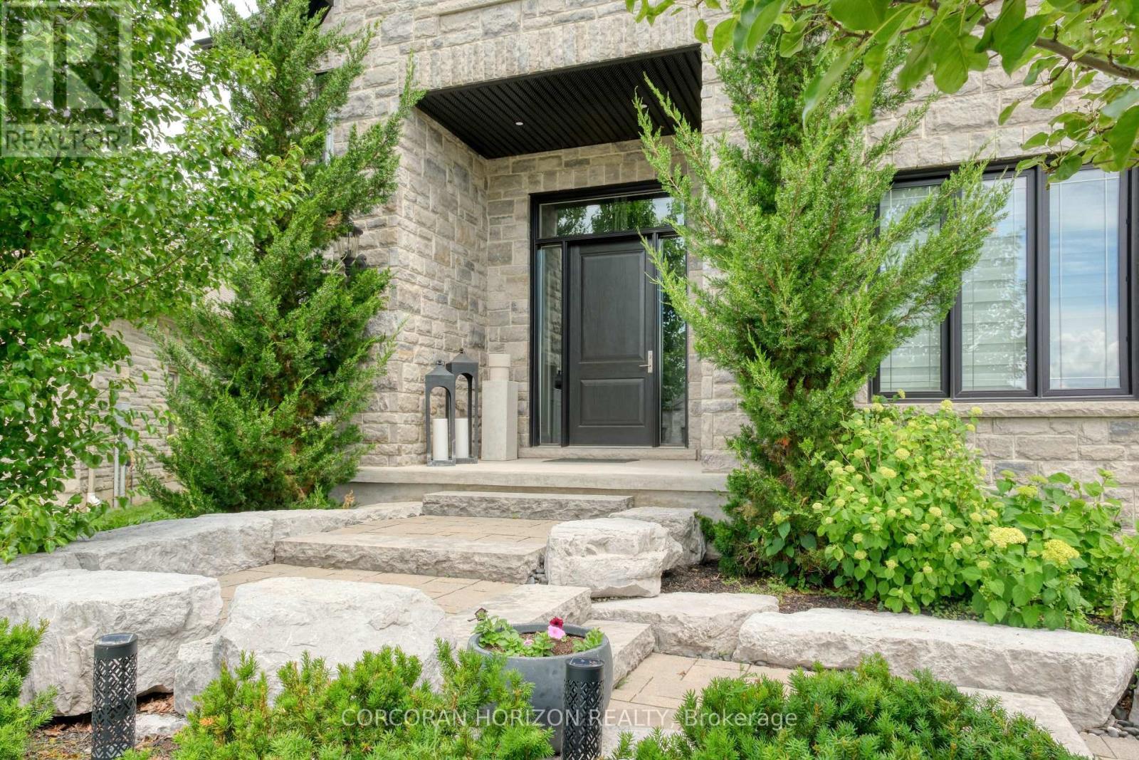 908 Fall Harvest Court, Kitchener, ON
