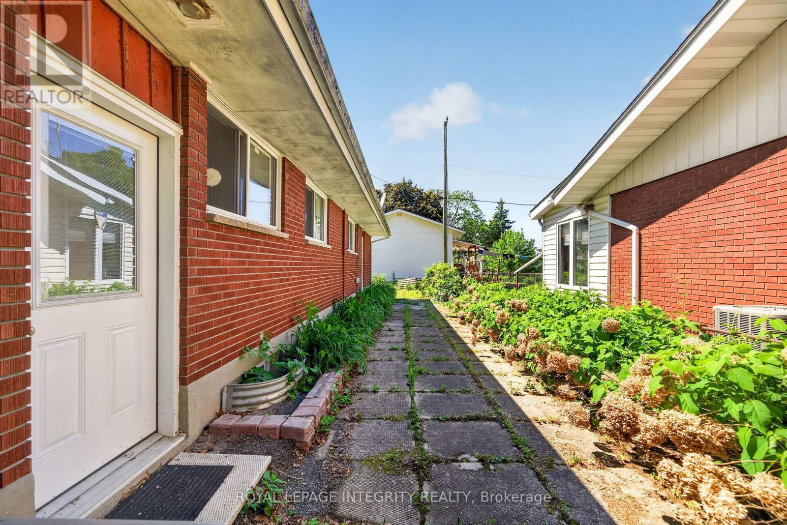 619 Blanchard Crescent, Ottawa, ON