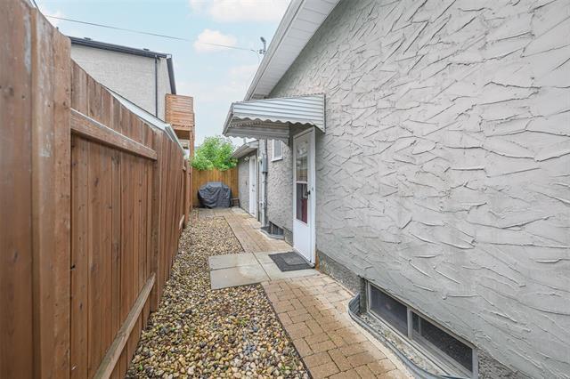 450 Arbuthnot St, Winnipeg, MB