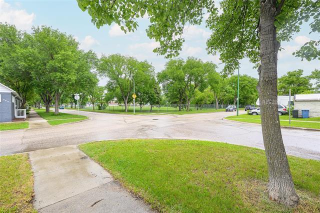 450 Arbuthnot St, Winnipeg, MB