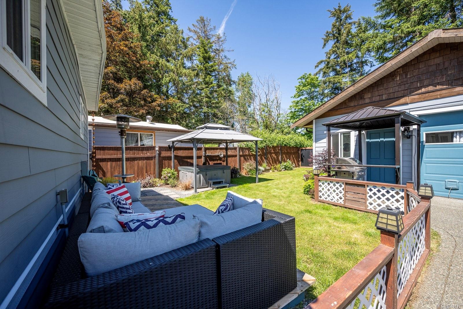 2102 Stadacona Dr, Comox, BC