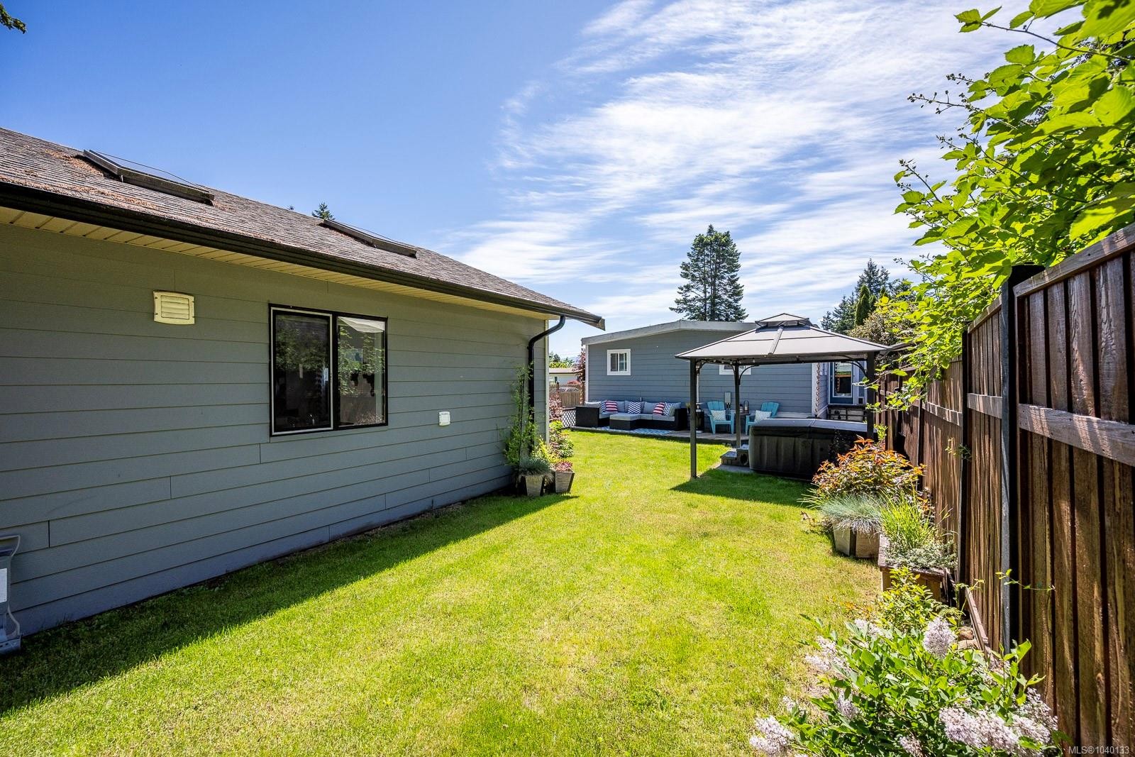 2102 Stadacona Dr, Comox, BC