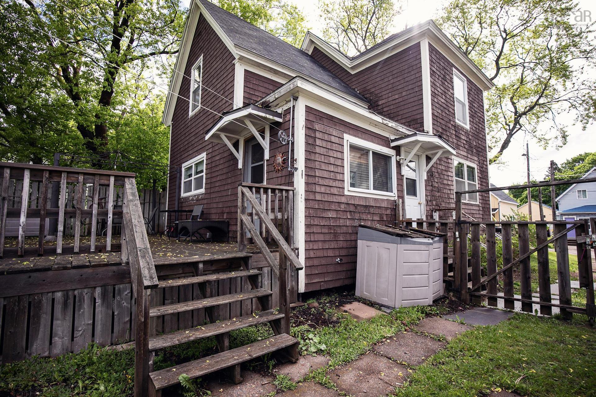14 Clifford Street, Amherst, NS