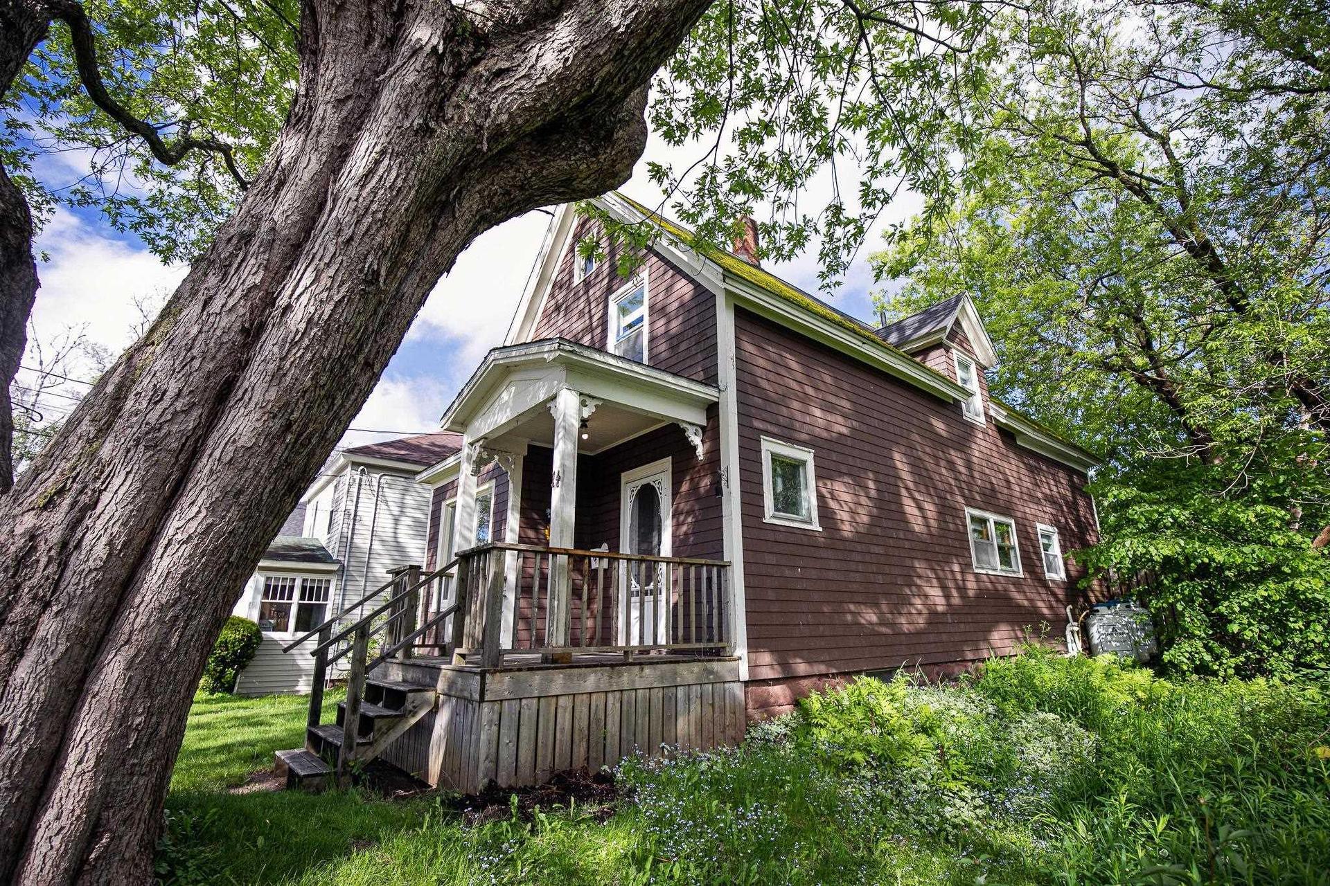 14 Clifford Street, Amherst, NS