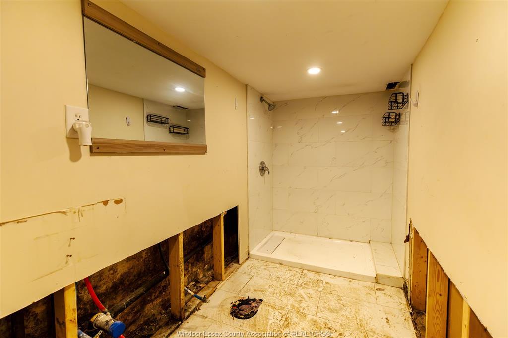 1025 Curry, Windsor, ON