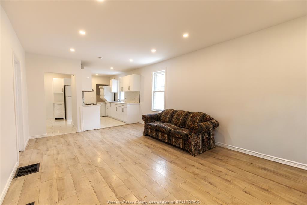 1025 Curry, Windsor, ON