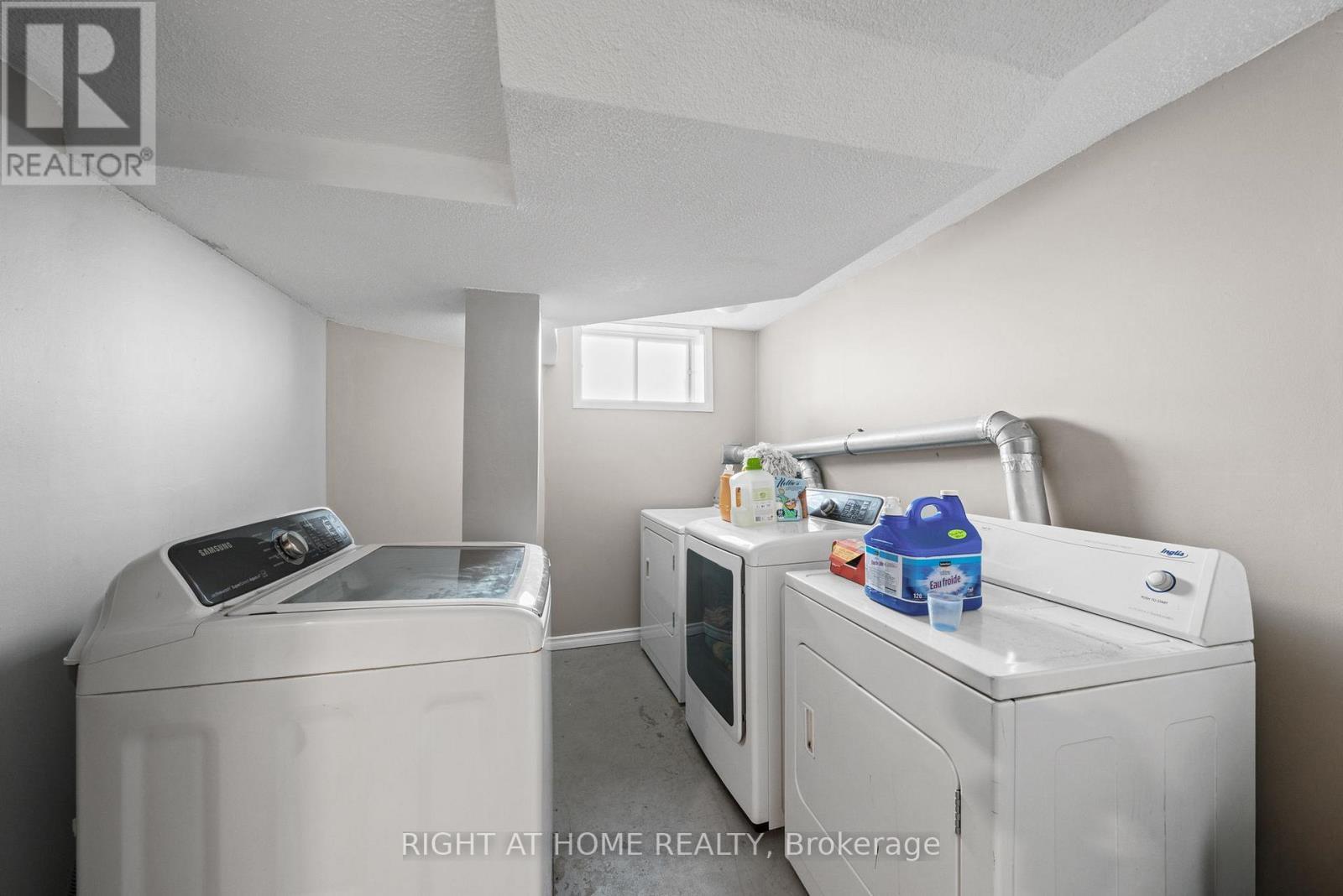 Shared bright laundry room! - 2709 Don Street, Ottawa, ON