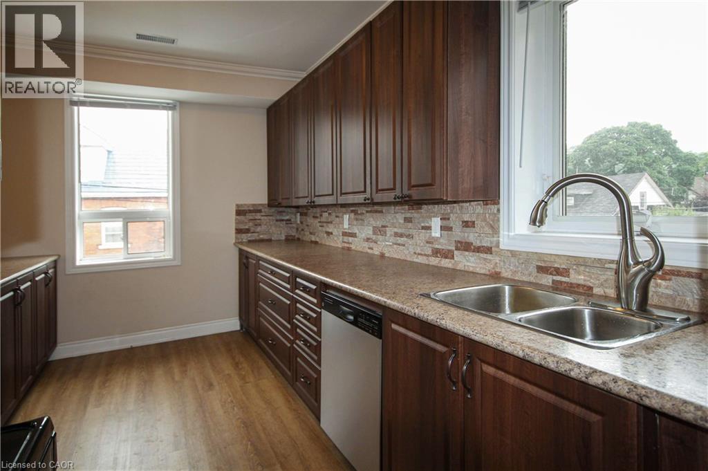 52 Cedar Avenue, Hamilton, ON