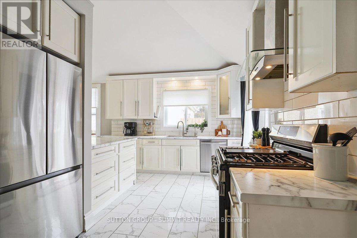 32 Allan Avenue, Hamilton, ON