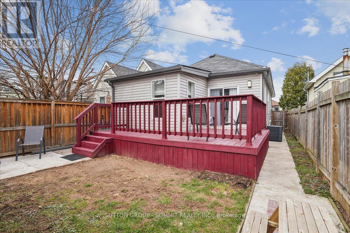 32 Allan Avenue, Hamilton, ON