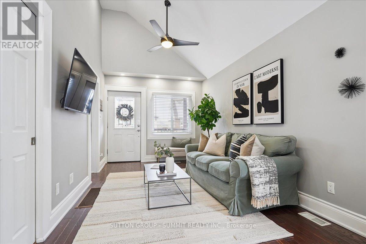 32 Allan Avenue, Hamilton, ON
