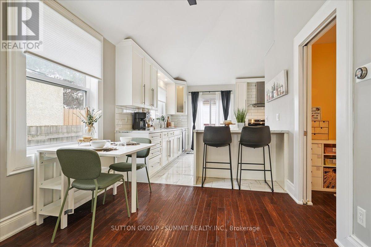 32 Allan Avenue, Hamilton, ON