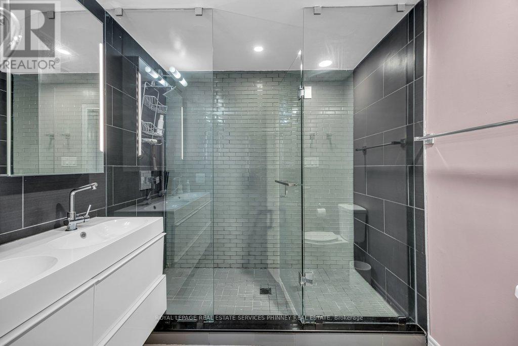 1004 Caldwell Avenue, Mississauga, ON