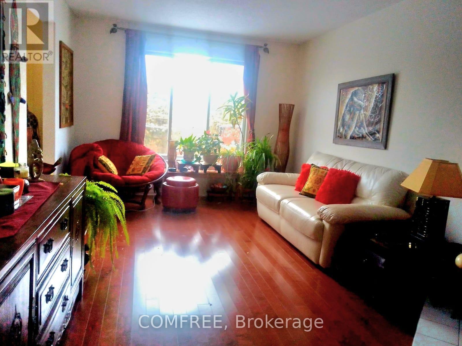 2215 Saturn Crescent, Ottawa, ON