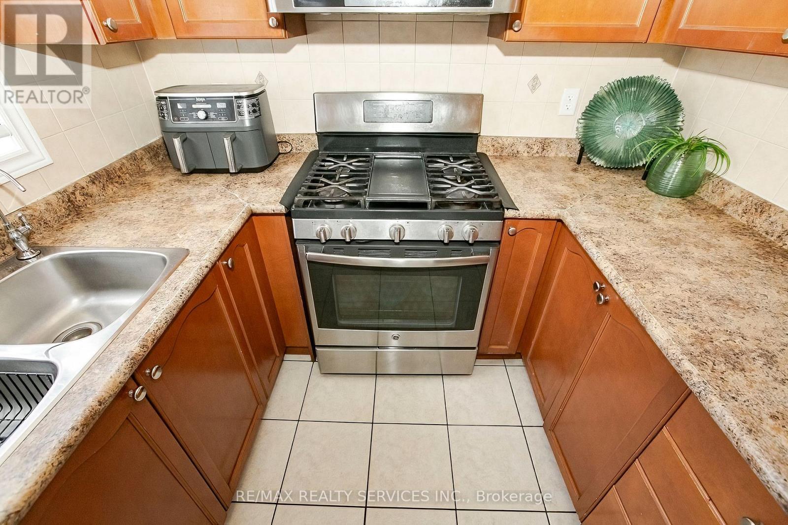 14 Eaglefield Gate, Brampton, ON