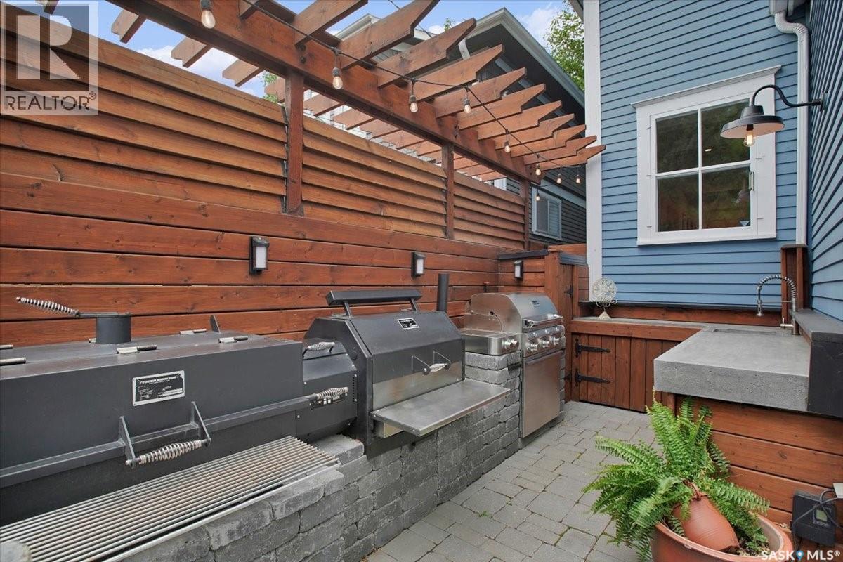 823 Temperance Street, Saskatoon, SK