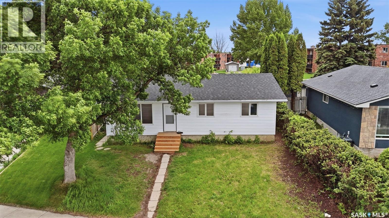 118 Smallwood Crescent, Saskatoon, SK