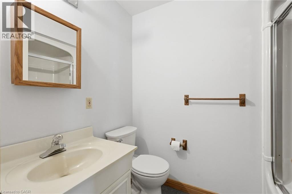 3 Ancaster Street E, Dundas, ON - Indoor Photo Showing Bathroom