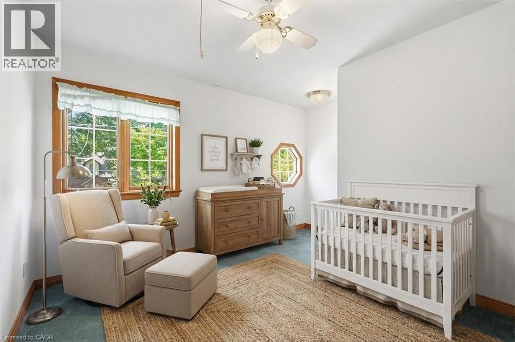 3 Ancaster Street E, Dundas, ON - Indoor Photo Showing Bedroom