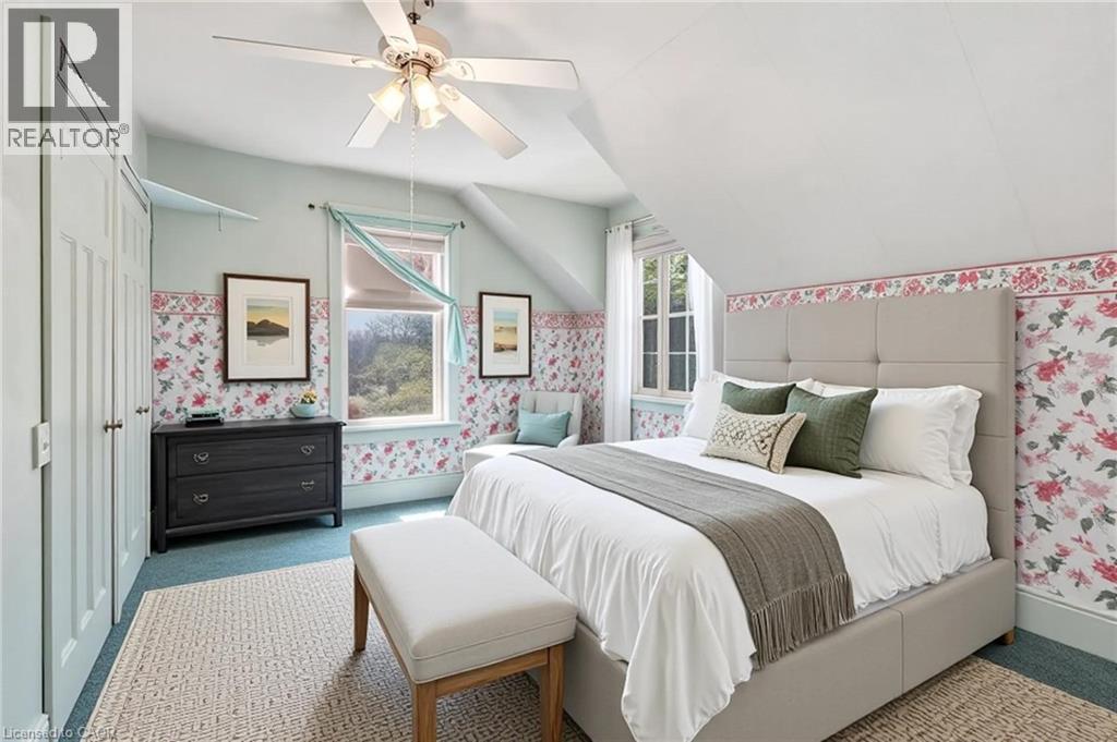 3 Ancaster Street E, Dundas, ON - Indoor Photo Showing Bedroom