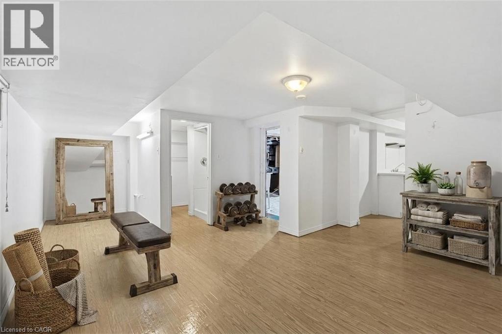 3 Ancaster Street E, Dundas, ON - Indoor