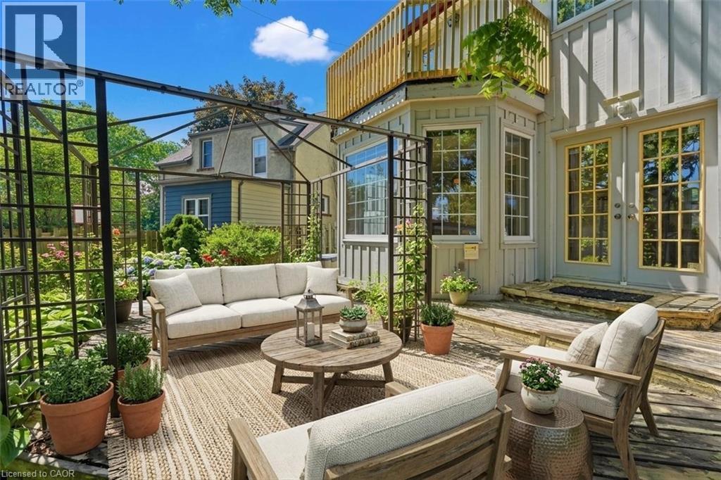 3 Ancaster Street E, Dundas, ON - Outdoor