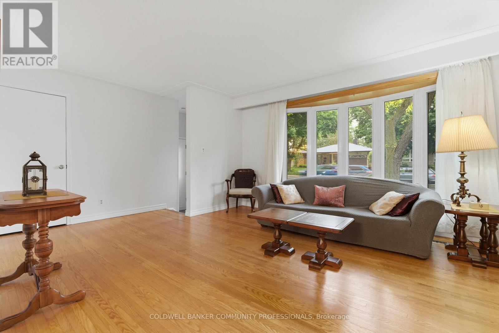 bright living room with hardwood floors - 61 San Pedro Drive, Hamilton, ON
