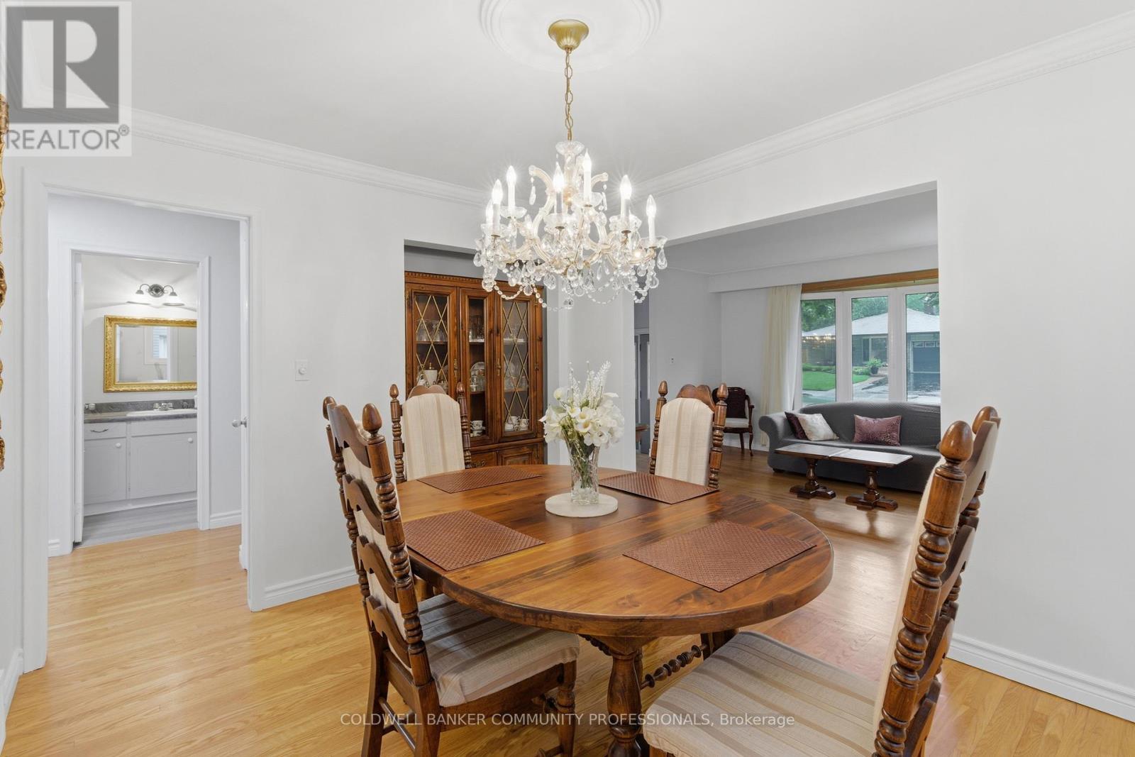Dining area with chandelier and hardwood floors - 61 San Pedro Drive, Hamilton, ON