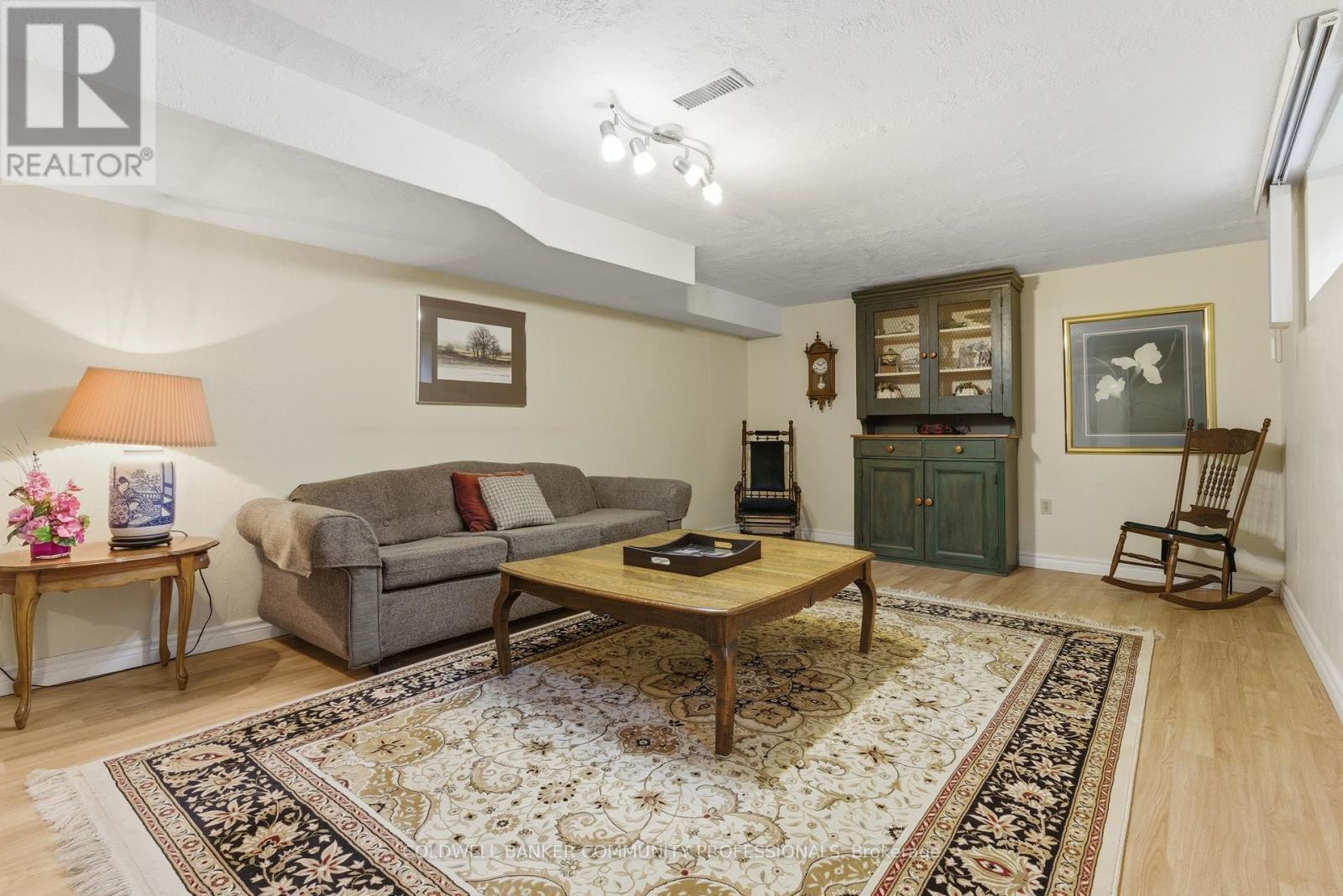 huge lower level rec room - 61 San Pedro Drive, Hamilton, ON