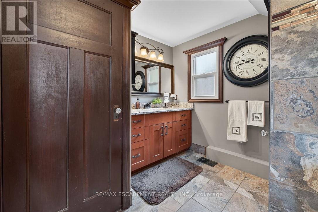 151 Holton Avenue S, Hamilton, ON