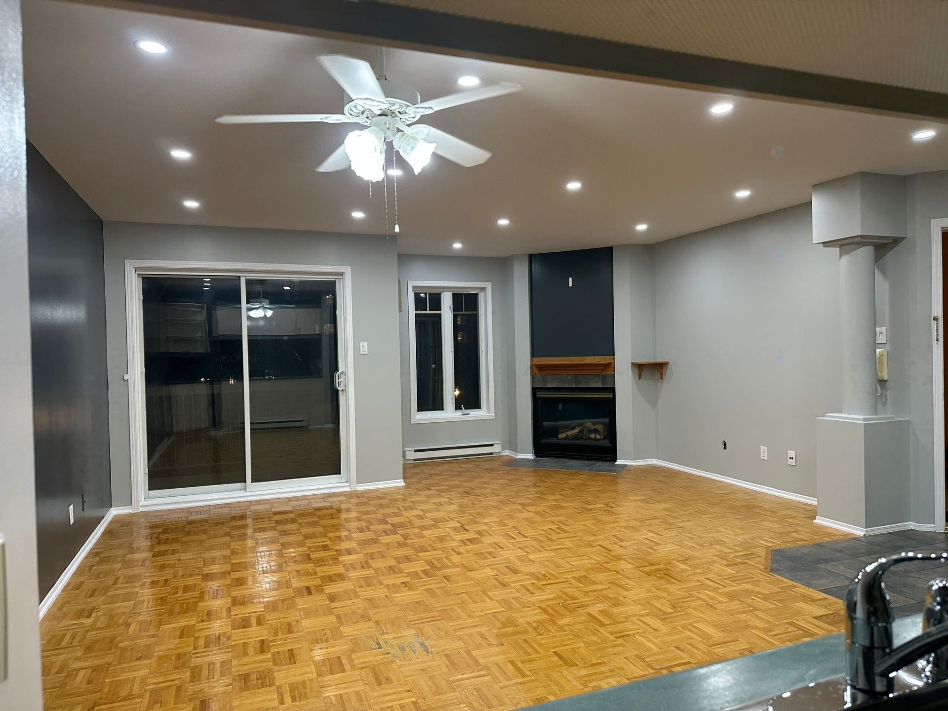 Living Room - 202-3247 Boul. Du Souvenir, Laval (Chomedey), QC